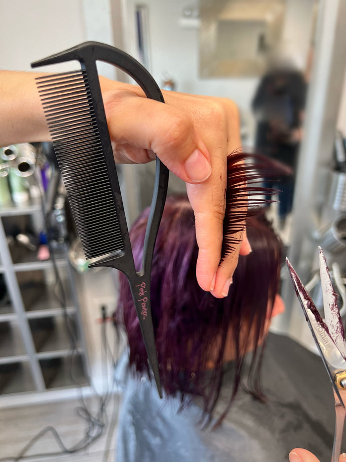 ¡La versatilidad es clave! Usando nuestros peines para cortar el cabello.