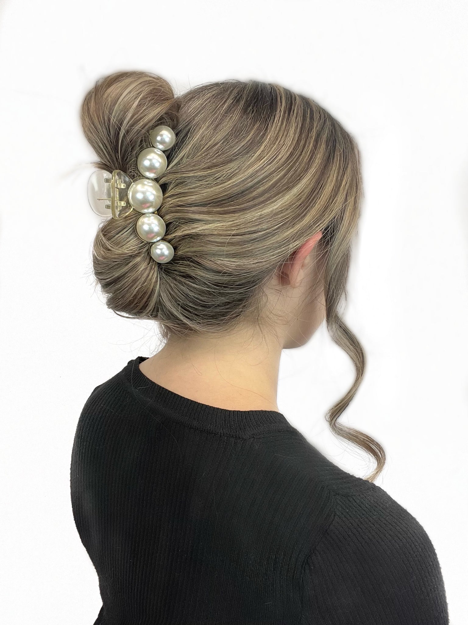 10 Exquisite Hairstyles Adorned with Pearls
